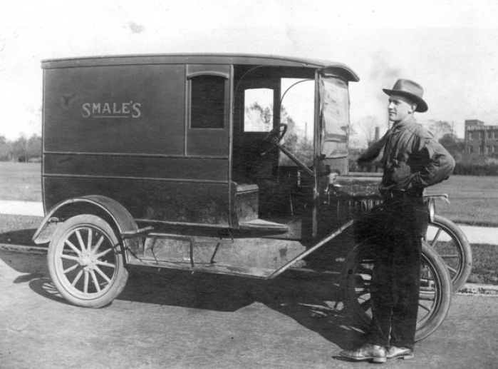 Hometown history: Smale's grocery delivery truck